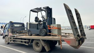 Bàn giao xe nâng ngồi lái Crown 2.5 tấn